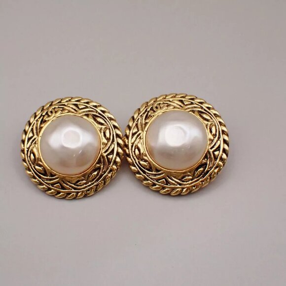 CHANEL CC Imitation Pearl Round Button Earrings Clip-On Gold France - Picture 16 of 16